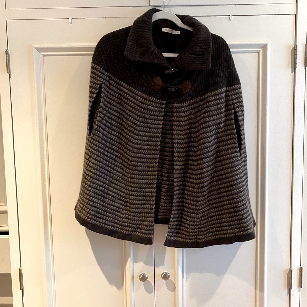 Stunning Raffi Cashmere size P/S cape poncho with three toggles